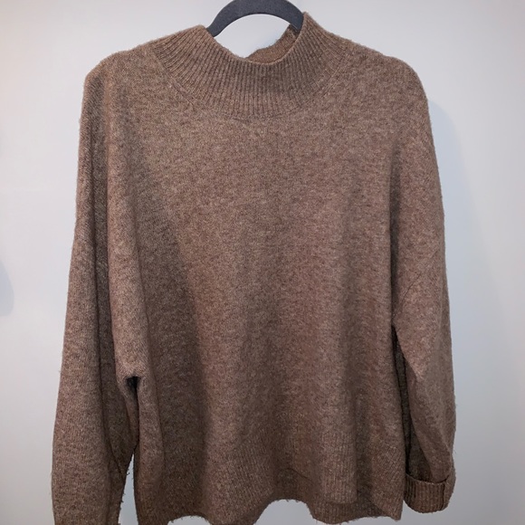 H&M Sweater - Picture 1 of 2